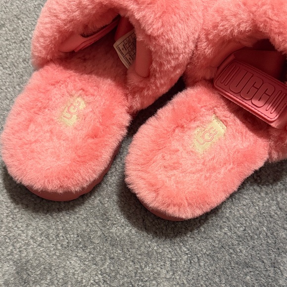 Cozy Pink Uggs Slippers - Picture 6 of 6